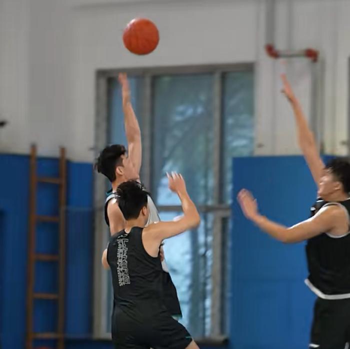 华体会入口-辽宁更训练！三分精准+提速，王岚嵚姜宇星突破，张陈治锋强打！